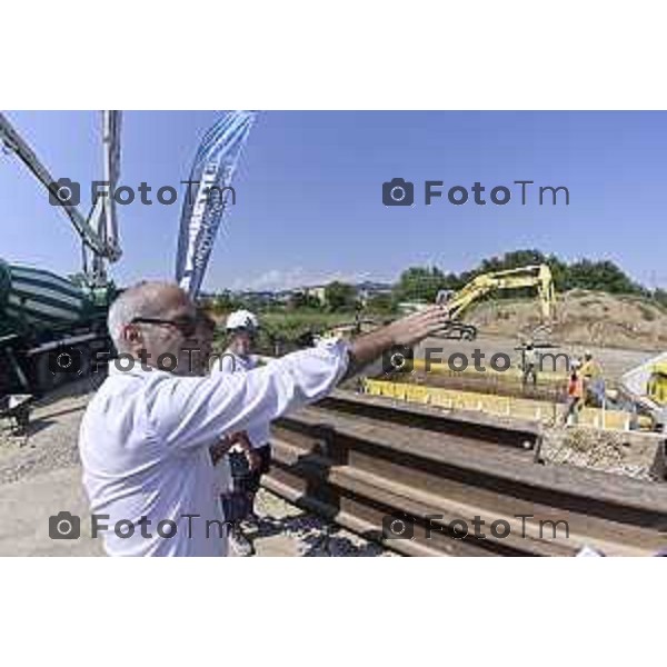 Tiziano Manzoni/LaPresse 5-7- 2025 Italia Cronaca Bergamosopralluogo stampa per illustrare l’avvio del cantiere di realizzazione del 2 sottopassi ciclopedonali Parco Ovest 1 e Parco Ovest 2, con l’inizio della spinta del tunnel. Ne parlerà l’assessore alla riqualificazione urbana Francesco Valesini con i tecnici.