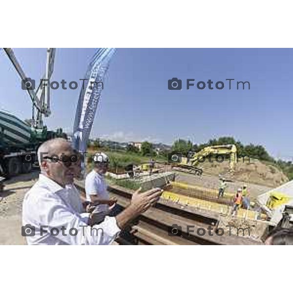 Tiziano Manzoni/LaPresse 5-7- 2025 Italia Cronaca Bergamosopralluogo stampa per illustrare l’avvio del cantiere di realizzazione del 2 sottopassi ciclopedonali Parco Ovest 1 e Parco Ovest 2, con l’inizio della spinta del tunnel. Ne parlerà l’assessore alla riqualificazione urbana Francesco Valesini con i tecnici.