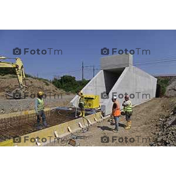 Tiziano Manzoni/LaPresse 5-7- 2025 Italia Cronaca Bergamosopralluogo stampa per illustrare l’avvio del cantiere di realizzazione del 2 sottopassi ciclopedonali Parco Ovest 1 e Parco Ovest 2, con l’inizio della spinta del tunnel. Ne parlerà l’assessore alla riqualificazione urbana Francesco Valesini con i tecnici.