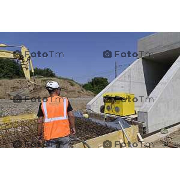 Tiziano Manzoni/LaPresse 5-7- 2025 Italia Cronaca Bergamosopralluogo stampa per illustrare l’avvio del cantiere di realizzazione del 2 sottopassi ciclopedonali Parco Ovest 1 e Parco Ovest 2, con l’inizio della spinta del tunnel. Ne parlerà l’assessore alla riqualificazione urbana Francesco Valesini con i tecnici.