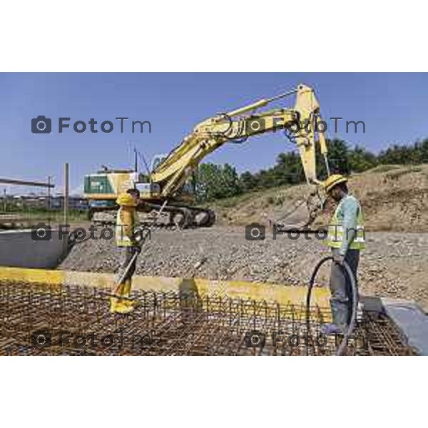 Tiziano Manzoni/LaPresse 5-7- 2025 Italia Cronaca Bergamosopralluogo stampa per illustrare l’avvio del cantiere di realizzazione del 2 sottopassi ciclopedonali Parco Ovest 1 e Parco Ovest 2, con l’inizio della spinta del tunnel. Ne parlerà l’assessore alla riqualificazione urbana Francesco Valesini con i tecnici.