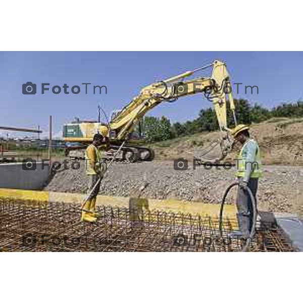 Tiziano Manzoni/LaPresse 5-7- 2025 Italia Cronaca Bergamosopralluogo stampa per illustrare l’avvio del cantiere di realizzazione del 2 sottopassi ciclopedonali Parco Ovest 1 e Parco Ovest 2, con l’inizio della spinta del tunnel. Ne parlerà l’assessore alla riqualificazione urbana Francesco Valesini con i tecnici.