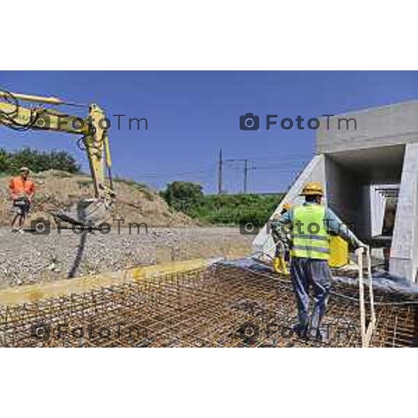 Tiziano Manzoni/LaPresse 5-7- 2025 Italia Cronaca Bergamosopralluogo stampa per illustrare l’avvio del cantiere di realizzazione del 2 sottopassi ciclopedonali Parco Ovest 1 e Parco Ovest 2, con l’inizio della spinta del tunnel. Ne parlerà l’assessore alla riqualificazione urbana Francesco Valesini con i tecnici.