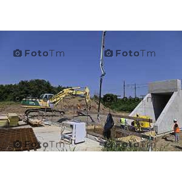 Tiziano Manzoni/LaPresse 5-7- 2025 Italia Cronaca Bergamosopralluogo stampa per illustrare l’avvio del cantiere di realizzazione del 2 sottopassi ciclopedonali Parco Ovest 1 e Parco Ovest 2, con l’inizio della spinta del tunnel. Ne parlerà l’assessore alla riqualificazione urbana Francesco Valesini con i tecnici.