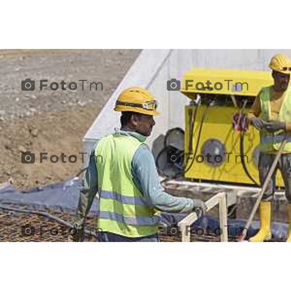 Tiziano Manzoni/LaPresse 5-7- 2025 Italia Cronaca Bergamosopralluogo stampa per illustrare l’avvio del cantiere di realizzazione del 2 sottopassi ciclopedonali Parco Ovest 1 e Parco Ovest 2, con l’inizio della spinta del tunnel. Ne parlerà l’assessore alla riqualificazione urbana Francesco Valesini con i tecnici.