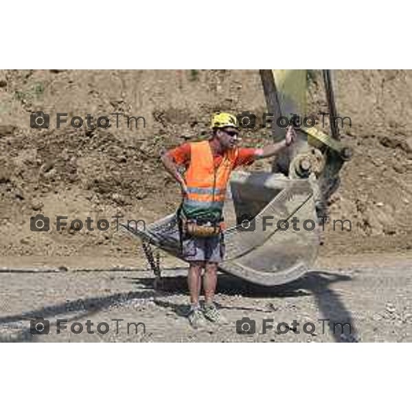 Tiziano Manzoni/LaPresse 5-7- 2025 Italia Cronaca Bergamosopralluogo stampa per illustrare l’avvio del cantiere di realizzazione del 2 sottopassi ciclopedonali Parco Ovest 1 e Parco Ovest 2, con l’inizio della spinta del tunnel. Ne parlerà l’assessore alla riqualificazione urbana Francesco Valesini con i tecnici.