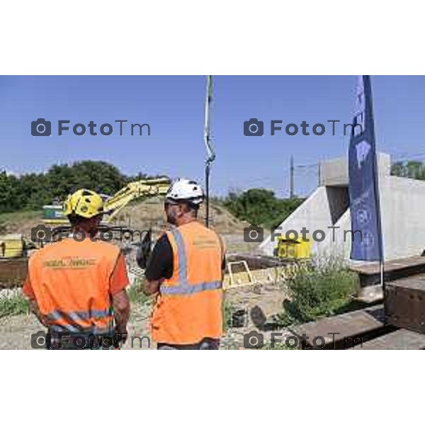 Tiziano Manzoni/LaPresse 5-7- 2025 Italia Cronaca Bergamosopralluogo stampa per illustrare l’avvio del cantiere di realizzazione del 2 sottopassi ciclopedonali Parco Ovest 1 e Parco Ovest 2, con l’inizio della spinta del tunnel. Ne parlerà l’assessore alla riqualificazione urbana Francesco Valesini con i tecnici.