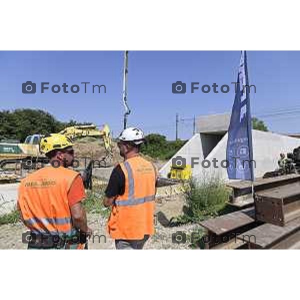 Tiziano Manzoni/LaPresse 5-7- 2025 Italia Cronaca Bergamosopralluogo stampa per illustrare l’avvio del cantiere di realizzazione del 2 sottopassi ciclopedonali Parco Ovest 1 e Parco Ovest 2, con l’inizio della spinta del tunnel. Ne parlerà l’assessore alla riqualificazione urbana Francesco Valesini con i tecnici.