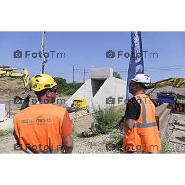 Tiziano Manzoni/LaPresse 5-7- 2025 Italia Cronaca Bergamosopralluogo stampa per illustrare l’avvio del cantiere di realizzazione del 2 sottopassi ciclopedonali Parco Ovest 1 e Parco Ovest 2, con l’inizio della spinta del tunnel. Ne parlerà l’assessore alla riqualificazione urbana Francesco Valesini con i tecnici.
