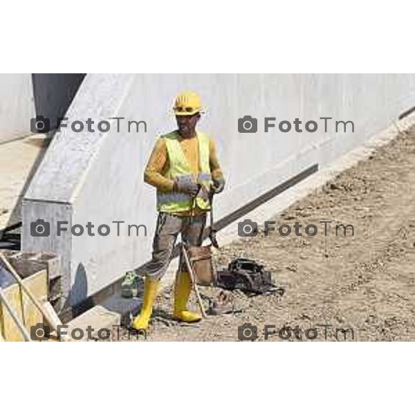 Tiziano Manzoni/LaPresse 5-7- 2025 Italia Cronaca Bergamosopralluogo stampa per illustrare l’avvio del cantiere di realizzazione del 2 sottopassi ciclopedonali Parco Ovest 1 e Parco Ovest 2, con l’inizio della spinta del tunnel. Ne parlerà l’assessore alla riqualificazione urbana Francesco Valesini con i tecnici.