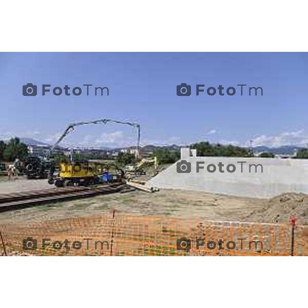 Tiziano Manzoni/LaPresse 5-7- 2025 Italia Cronaca Bergamosopralluogo stampa per illustrare l’avvio del cantiere di realizzazione del 2 sottopassi ciclopedonali Parco Ovest 1 e Parco Ovest 2, con l’inizio della spinta del tunnel. Ne parlerà l’assessore alla riqualificazione urbana Francesco Valesini con i tecnici.