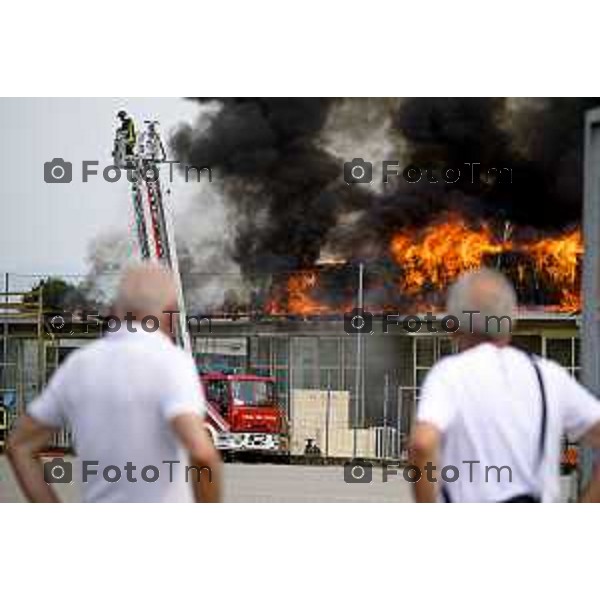 Tiziano Manzoni/LaPresse 14-8 2025 Italia Cronaca Bergamo Ghisalba BG incendio piscine dopo la fine dei lavori