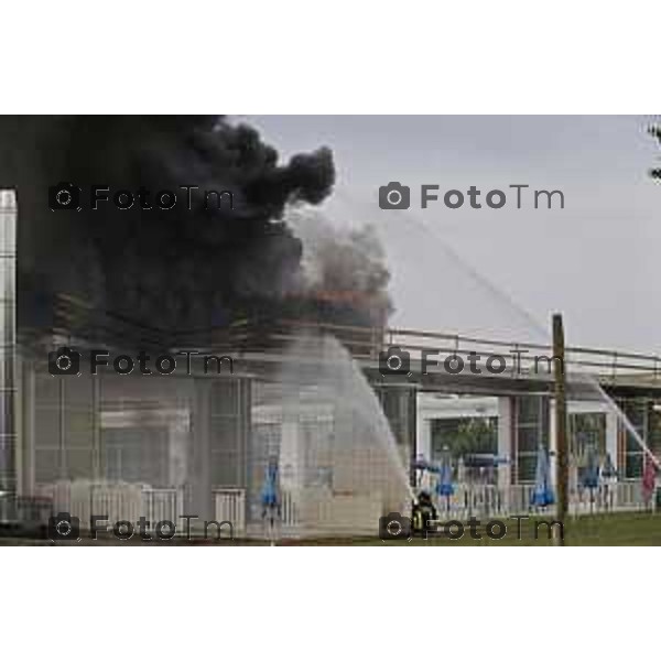 Tiziano Manzoni/LaPresse 14-8 2025 Italia Cronaca Bergamo Ghisalba BG incendio piscine dopo la fine dei lavori