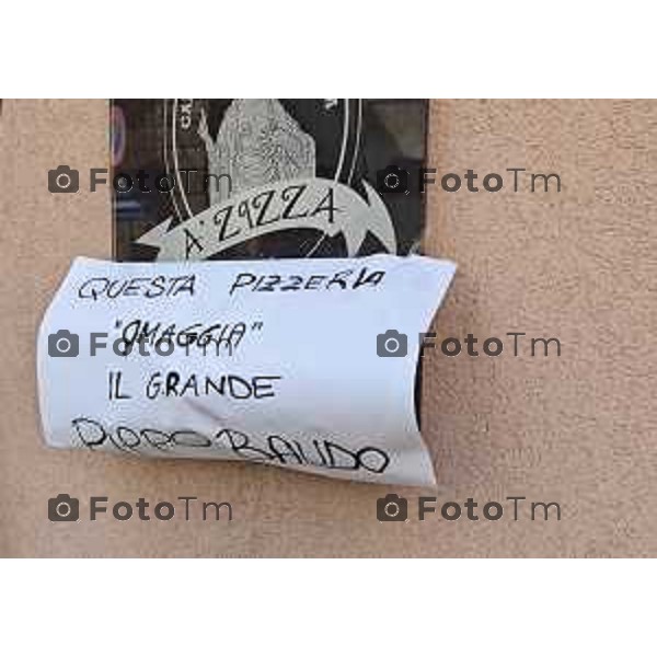 Tiziano Manzoni/LaPresse 20-8- 2025 Italia Cronaca Catania Militello Sicilia Funerale di Pippo Baudo Il prete Giuseppe Luparello Parroco Santa Maria della Stella Militello con mamma Bergamasca di Stezzano