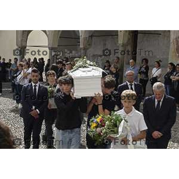 Tiziano Manzoni/LaPresse 23-8- 2025 Italia Cronaca BergamoMatilde Valeri Clusonel funerale della ragazza stroncata da un’embolia polmonare mentre era in vacanza con la famiglia.