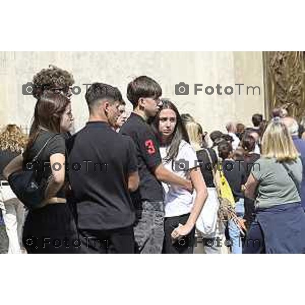 Tiziano Manzoni/LaPresse 23-8- 2025 Italia Cronaca BergamoMatilde Valeri Clusonel funerale della ragazza stroncata da un’embolia polmonare mentre era in vacanza con la famiglia.
