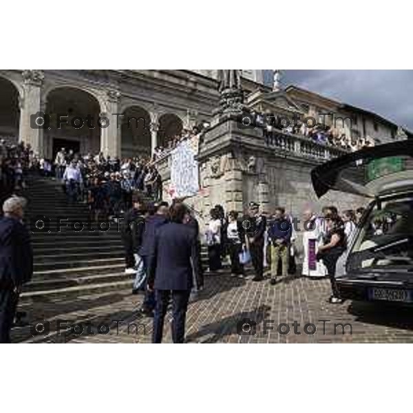 Tiziano Manzoni/LaPresse 23-8- 2025 Italia Cronaca BergamoMatilde Valeri Clusonel funerale della ragazza stroncata da un’embolia polmonare mentre era in vacanza con la famiglia.
