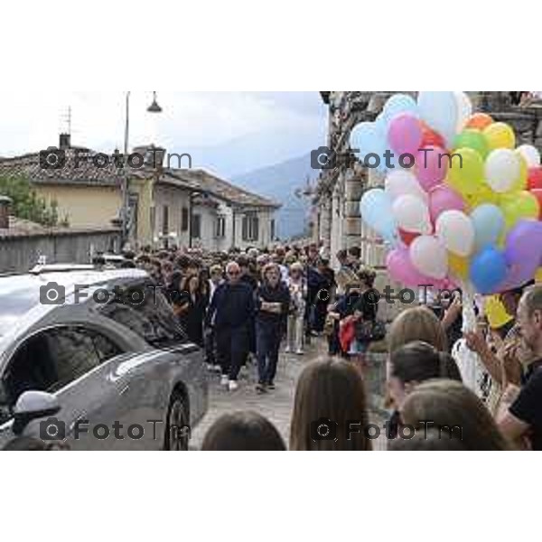 Tiziano Manzoni/LaPresse 23-8- 2025 Italia Cronaca BergamoMatilde Valeri Clusonel funerale della ragazza stroncata da un’embolia polmonare mentre era in vacanza con la famiglia.