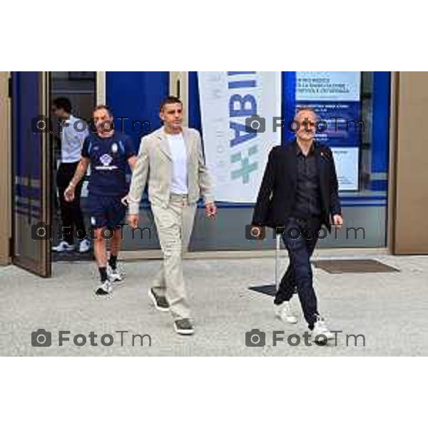 Tiziano Manzoni/LaPresse 22 --08 -2025 Italia Cronaca BergamoBergamo visite mediche al centro medico habilita Nikola Krstović calciatore montenegrino, attaccante dell\'Atalanta e della nazionale montenegrina
