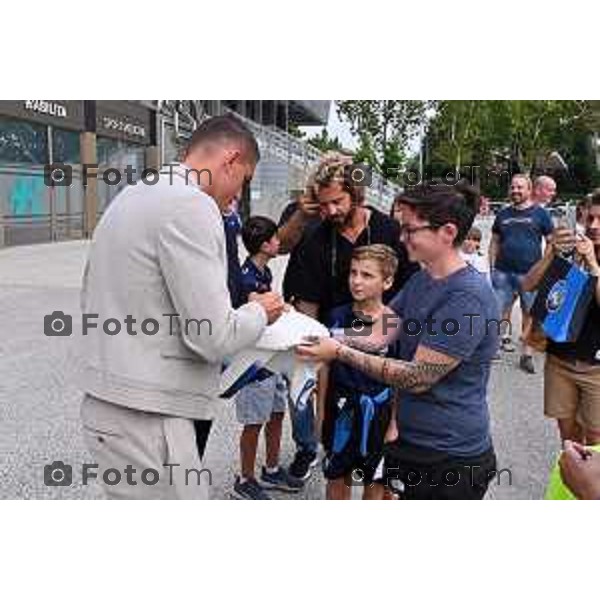 Tiziano Manzoni/LaPresse 22 --08 -2025 Italia Cronaca BergamoBergamo visite mediche al centro medico habilita Nikola Krstović calciatore montenegrino, attaccante dell\'Atalanta e della nazionale montenegrina