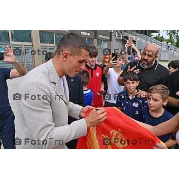 Tiziano Manzoni/LaPresse 22 --08 -2025 Italia Cronaca BergamoBergamo visite mediche al centro medico habilita Nikola Krstović calciatore montenegrino, attaccante dell\'Atalanta e della nazionale montenegrina