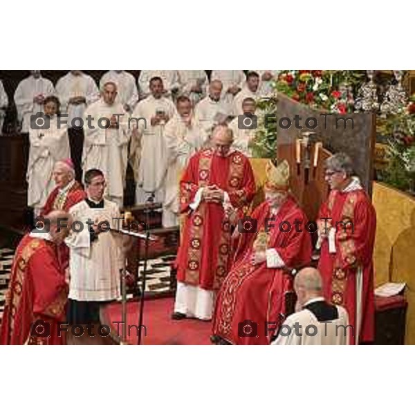 Tiziano Manzoni/LaPresse 26-08 2025 Italia Cronaca Bergamo Sant’Alessandro, patrono della città Messa con il Vescovo Beschi Monsignor Bonicelli e gruppi folcloristici bolivia macedoni montengro