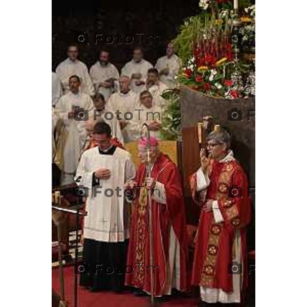 Tiziano Manzoni/LaPresse 26-08 2025 Italia Cronaca Bergamo Sant’Alessandro, patrono della città Messa con il Vescovo Beschi Monsignor Bonicelli e gruppi folcloristici bolivia macedoni montengro