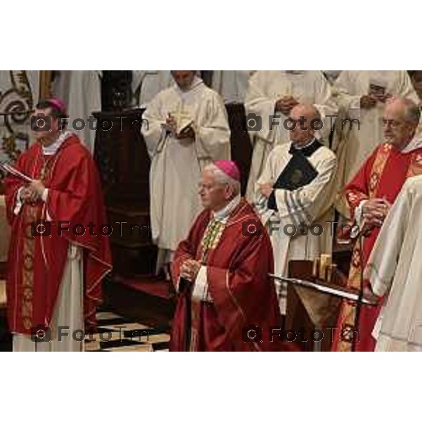 Tiziano Manzoni/LaPresse 26-08 2025 Italia Cronaca Bergamo Sant’Alessandro, patrono della città Messa con il Vescovo Beschi Monsignor Bonicelli e gruppi folcloristici bolivia macedoni montengro