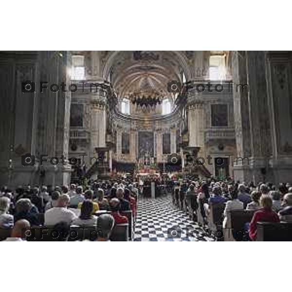 Tiziano Manzoni/LaPresse 26-08 2025 Italia Cronaca Bergamo Sant’Alessandro, patrono della città Messa con il Vescovo Beschi Monsignor Bonicelli e gruppi folcloristici bolivia macedoni montengro