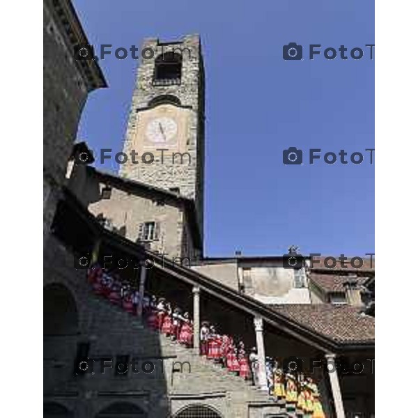 Tiziano Manzoni/LaPresse 26-08 2025 Italia Cronaca Bergamo Sant’Alessandro, patrono della città Messa con il Vescovo Beschi Monsignor Bonicelli e gruppi folcloristici bolivia macedoni montengro