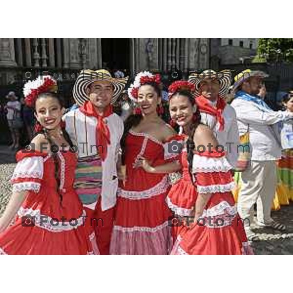 Tiziano Manzoni/LaPresse 26-08 2025 Italia Cronaca Bergamo Sant’Alessandro, patrono della città Messa con il Vescovo Beschi Monsignor Bonicelli e gruppi folcloristici bolivia macedoni montengro