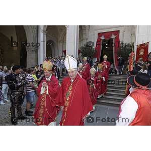 Tiziano Manzoni/LaPresse 26-08 2025 Italia Cronaca Bergamo Sant’Alessandro, patrono della città Messa con il Vescovo Beschi Monsignor Bonicelli e gruppi folcloristici bolivia macedoni montengro