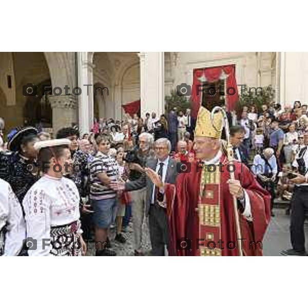 Tiziano Manzoni/LaPresse 26-08 2025 Italia Cronaca Bergamo Sant’Alessandro, patrono della città Messa con il Vescovo Beschi Monsignor Bonicelli e gruppi folcloristici bolivia macedoni montengro