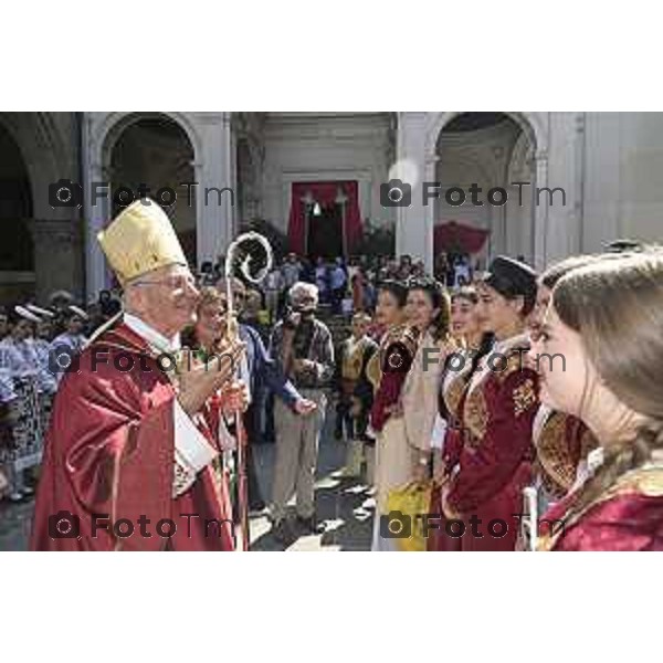 Tiziano Manzoni/LaPresse 26-08 2025 Italia Cronaca Bergamo Sant’Alessandro, patrono della città Messa con il Vescovo Beschi Monsignor Bonicelli e gruppi folcloristici bolivia macedoni montengro