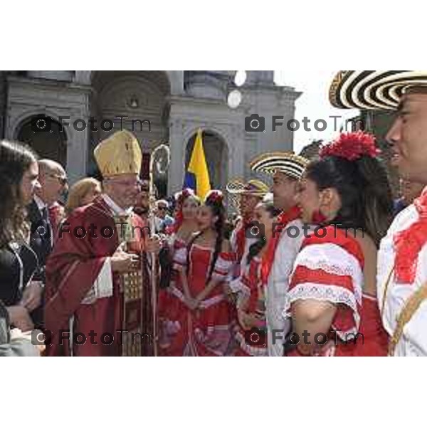 Tiziano Manzoni/LaPresse 26-08 2025 Italia Cronaca Bergamo Sant’Alessandro, patrono della città Messa con il Vescovo Beschi Monsignor Bonicelli e gruppi folcloristici bolivia macedoni montengro