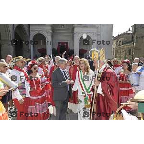 Tiziano Manzoni/LaPresse 26-08 2025 Italia Cronaca Bergamo Sant’Alessandro, patrono della città Messa con il Vescovo Beschi Monsignor Bonicelli e gruppi folcloristici bolivia macedoni montengro