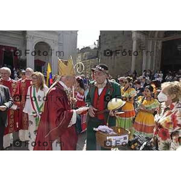 Tiziano Manzoni/LaPresse 26-08 2025 Italia Cronaca Bergamo Sant’Alessandro, patrono della città Messa con il Vescovo Beschi Monsignor Bonicelli e gruppi folcloristici bolivia macedoni montengro