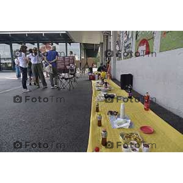 Tiziano Manzoni/LaPresse 26-78 2025 Italia Cronaca BergamoAutolinee bus pic nic solidale associazioni Oltre Pacipaciana Mediterranea