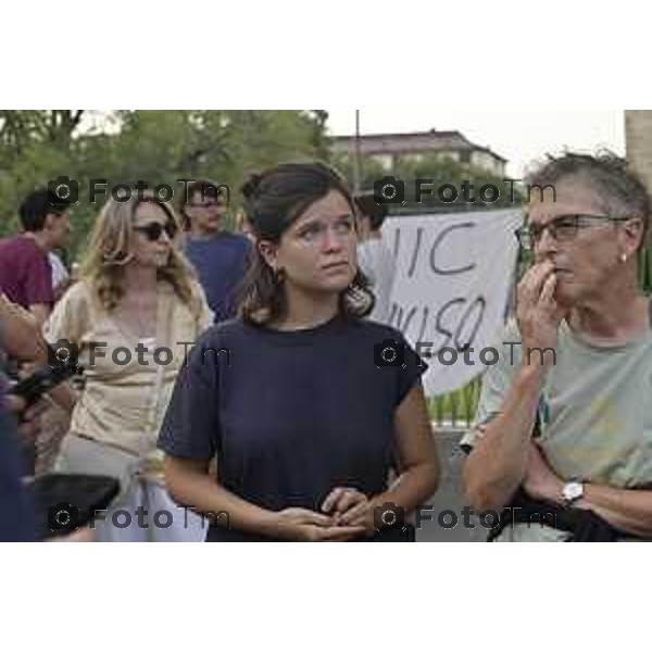 Tiziano Manzoni/LaPresse 26-78 2025 Italia Cronaca BergamoAutolinee bus pic nic solidale associazioni Oltre Pacipaciana Mediterranea Ester Cattaneo, di spazio Oltre Rita Fenaroli, di Mediterranea, Stefano Quaglia, del Pacì Paciana