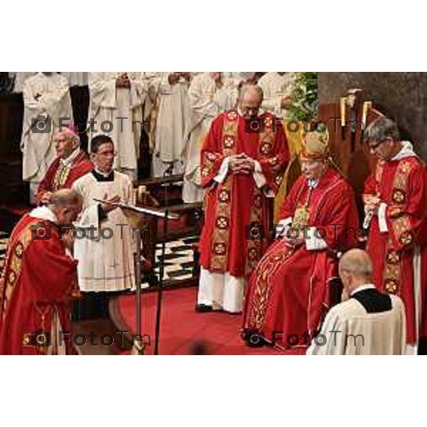 Tiziano Manzoni/LaPresse 26-08 2025 Italia Cronaca Bergamo Sant’Alessandro, patrono della città Messa con il Vescovo Beschi Monsignor Bonicelli e gruppi folcloristici bolivia macedoni montengro