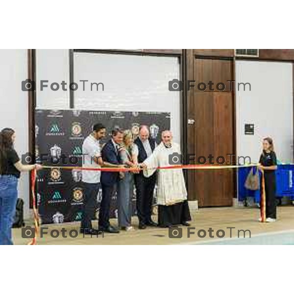 Tiziano Manzoni/LaPresse -9- 2025 Italia Cronaca Bergamo inaugurazione piscina Aquamore Seminario Città Alta Marcella Messina; il Vicario Generale della Diocesi di Bergamo, Mons. Davide Pelucchi; il Rettore del Seminario, Don Gustavo Filippo Magnini