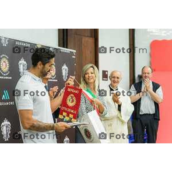 Tiziano Manzoni/LaPresse -9- 2025 Italia Cronaca Bergamo inaugurazione piscina Aquamore Seminario Città Alta Marcella Messina; il Vicario Generale della Diocesi di Bergamo, Mons. Davide Pelucchi; il Rettore del Seminario, Don Gustavo Filippo Magnini