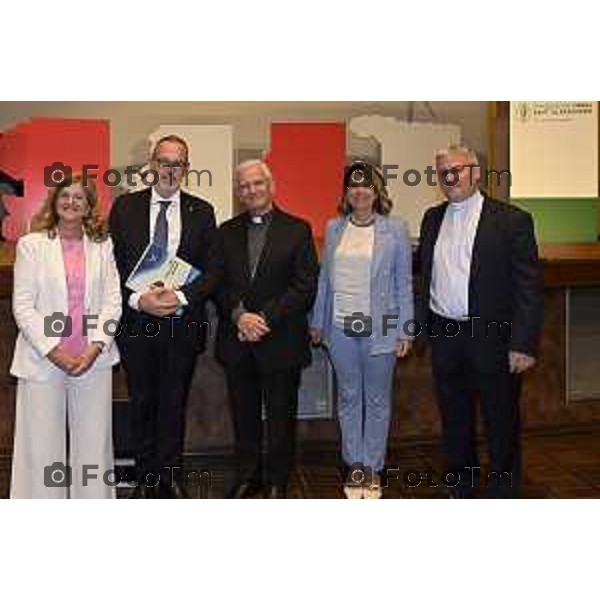Tiziano Manzoni/LaPresse 8--9- 2025 Italia Cronaca Bergamo Bergamo presentazione del manifesto Scuole dell\'Opera Sant\'Alessandro da sx Elena Carnevali Pasquale Gandolfi Vescovo Beschi Mariano Vice Prefetto Emanuele Poletti rettore