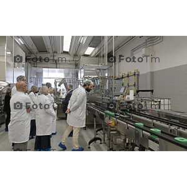Tiziano Manzoni/LaPresse 10-9- 2025 Italia CronacaBergamo Visita azienda Allegrini a Grassobio Ad Gianluigi Fornoni direttore stablimento bg Josta Fratelli