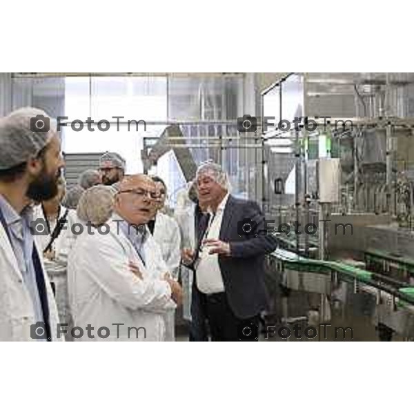 Tiziano Manzoni/LaPresse 10-9- 2025 Italia CronacaBergamo Visita azienda Allegrini a Grassobio Ad Gianluigi Fornoni direttore stablimento bg Josta Fratelli
