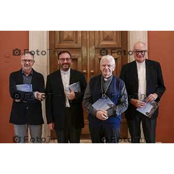 Tiziano Manzoni/LaPresse 12-9- 2025 Italia Cronaca Bergamo presentazione bilancio di missione della diocesi Bg con Don Enrico Minuscoli Michelangelo Finazzi, il vescovo Mons. Francesco Beschi, Mons. Mario Eugenio Carminati