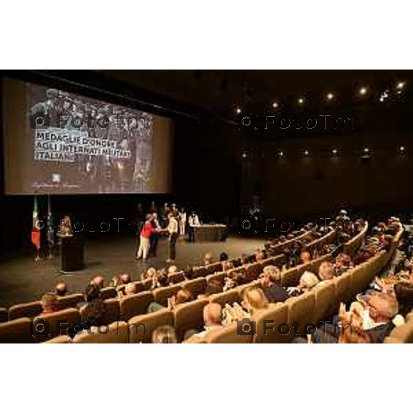Tiziano Manzoni/LaPresse 18-9- 2025 Italia CronacaBergamo Prefetto di Bergamo alla celebrazione della \'Giornata degli internati italiani nei campi di concentramento tedeschi durante la seconda Guerra Mondiale gruppo Stezzano
