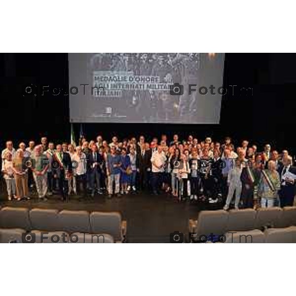 Tiziano Manzoni/LaPresse 18-9- 2025 Italia CronacaBergamo Prefetto di Bergamo alla celebrazione della \'Giornata degli internati italiani nei campi di concentramento tedeschi durante la seconda Guerra Mondiale gruppo Stezzano