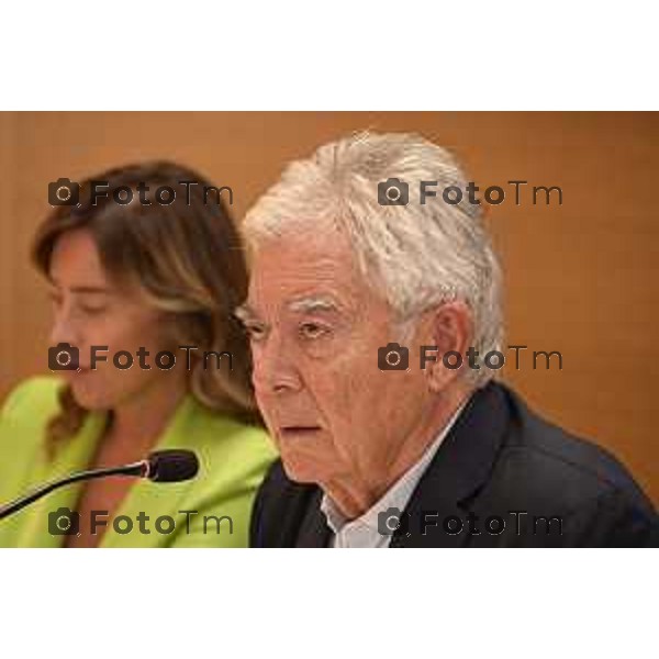 Tiziano Manzoni/LaPresse 19-9- 2025 nella foto il tavolo e i relatori Claudio Martelli, Maria Elena Boschi, Giorgio Gori, Emilio Delbono e Mattia Palazzi Italia Cronaca Bergamo che promuovono la nascita del nuovo circolo Matteotti a Bergamo Cristina Parodi