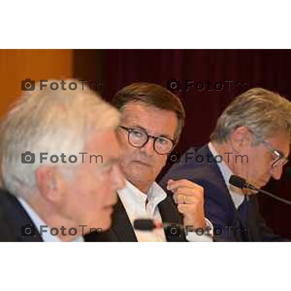 Tiziano Manzoni/LaPresse 19-9- 2025 nella foto il tavolo e i relatori Claudio Martelli, Maria Elena Boschi, Giorgio Gori, Emilio Delbono e Mattia Palazzi Italia Cronaca Bergamo che promuovono la nascita del nuovo circolo Matteotti a Bergamo Cristina Parodi
